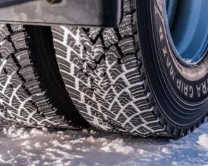 Zadbaj o bezpieczeństwo Twojej ciężarówki w warunkach zimowych